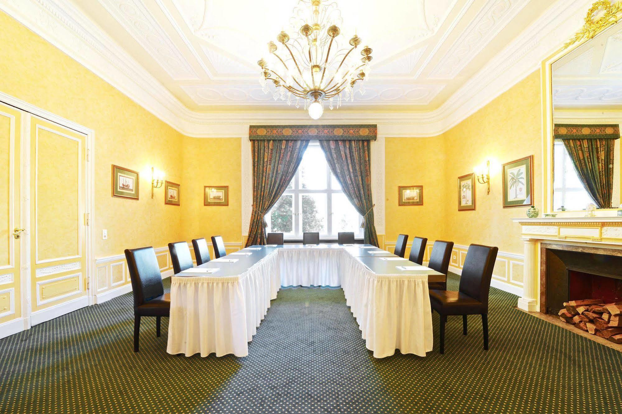 Schlosshotel Villa Westerberge Aschersleben Ngoại thất bức ảnh